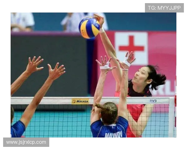 里德争抢球激烈碰撞引发情绪失控赛场投诉裁判风波比赛焦点瞬间